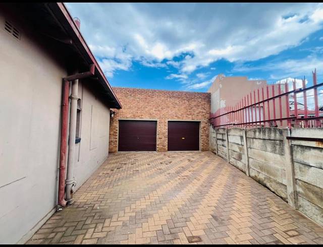 4 BEDROOM HOUSE FOR SALE IN SOUTH HILLS